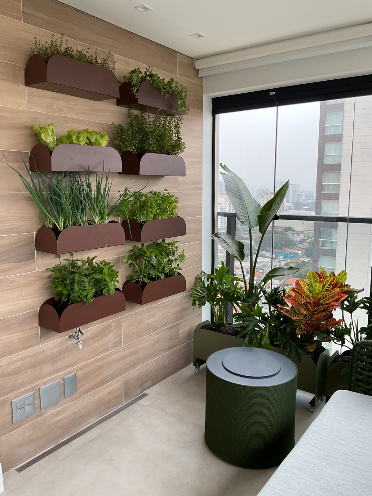 Jardim residencial com espécies escolhidas a dedo, projeto do Estúdio Coque